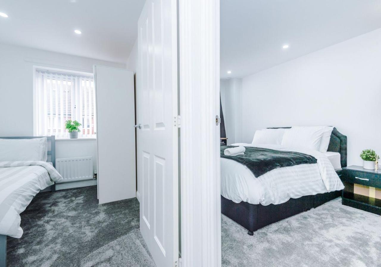 Luxury 3 Bedroom House Close To Manchester Center Екстериор снимка