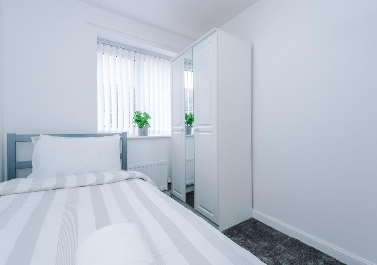 Luxury 3 Bedroom House Close To Manchester Center Екстериор снимка