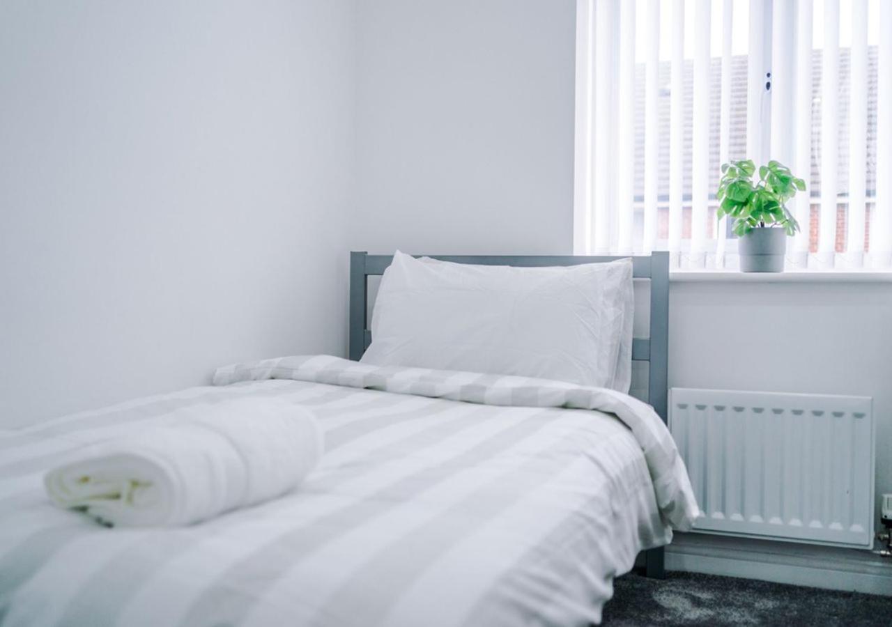 Luxury 3 Bedroom House Close To Manchester Center Екстериор снимка