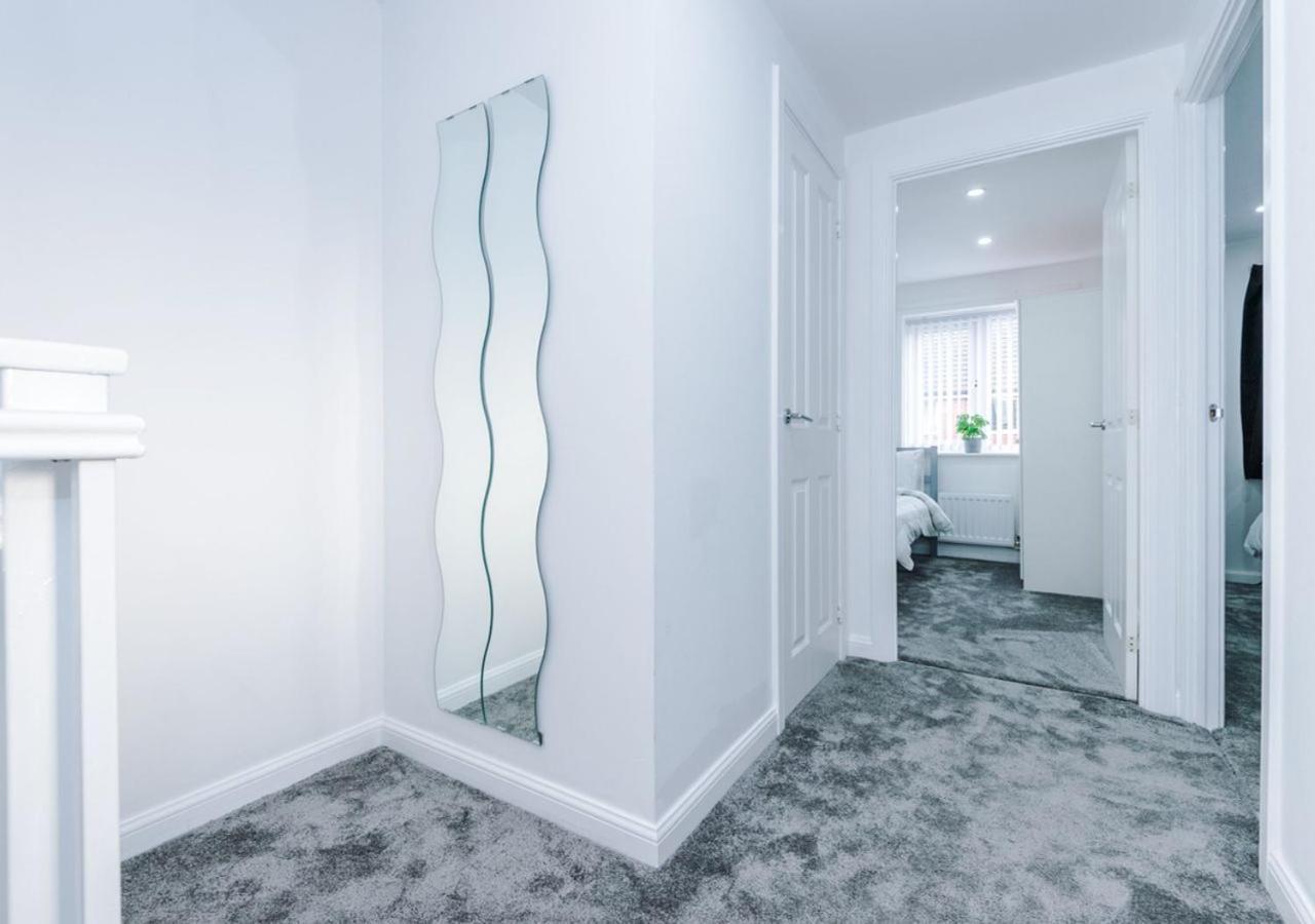 Luxury 3 Bedroom House Close To Manchester Center Екстериор снимка