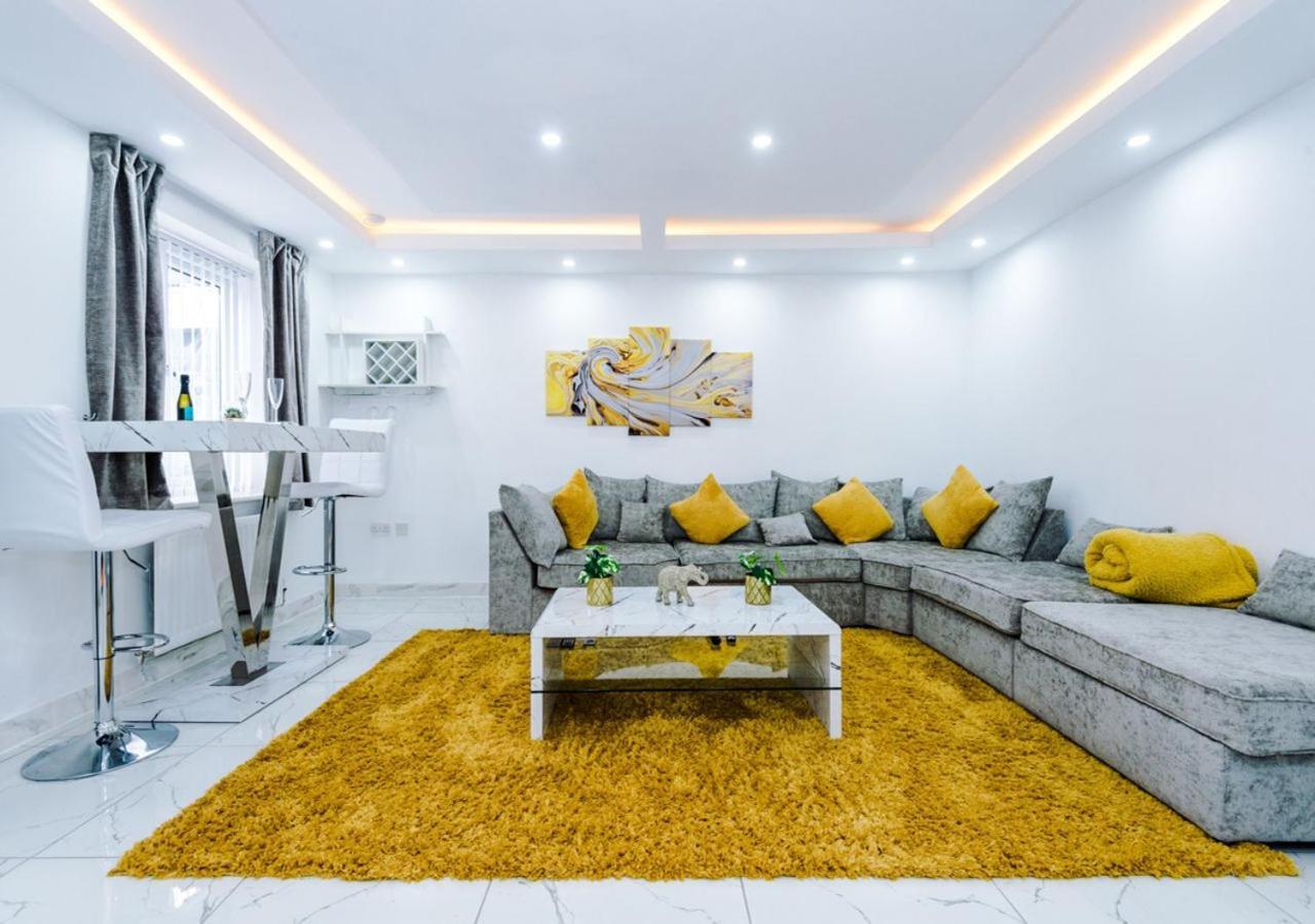 Luxury 3 Bedroom House Close To Manchester Center Екстериор снимка