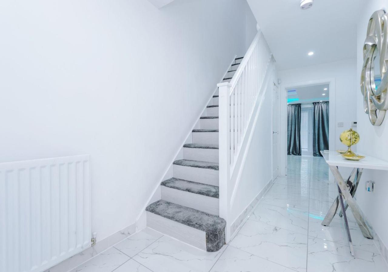 Luxury 3 Bedroom House Close To Manchester Center Екстериор снимка