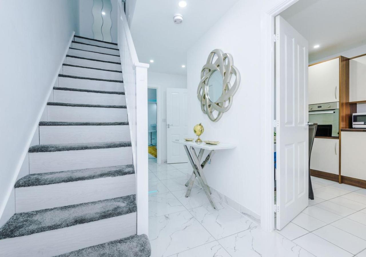Luxury 3 Bedroom House Close To Manchester Center Екстериор снимка