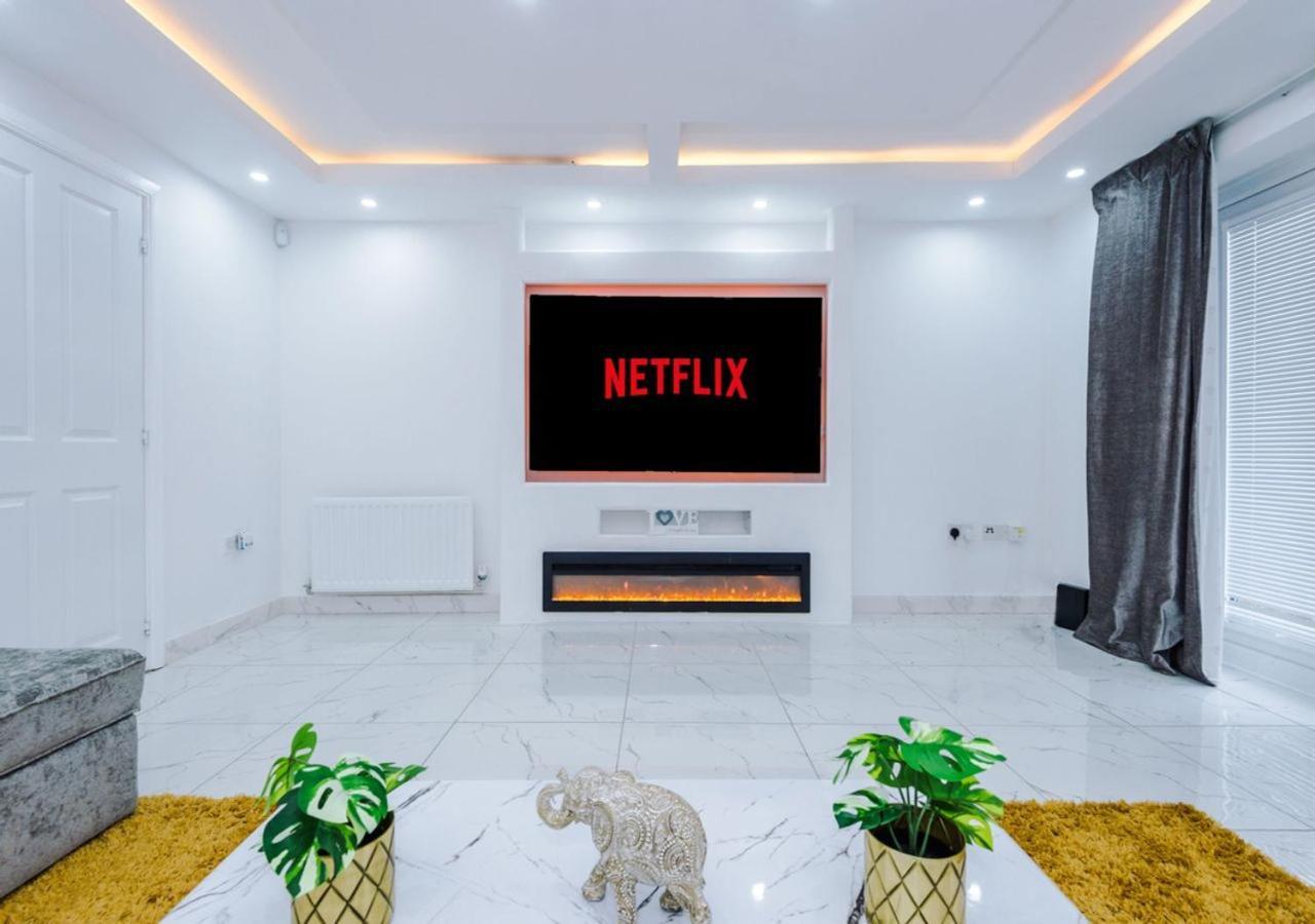Luxury 3 Bedroom House Close To Manchester Center Екстериор снимка