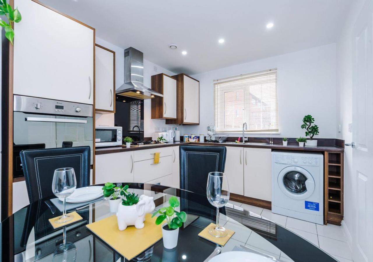 Luxury 3 Bedroom House Close To Manchester Center Екстериор снимка