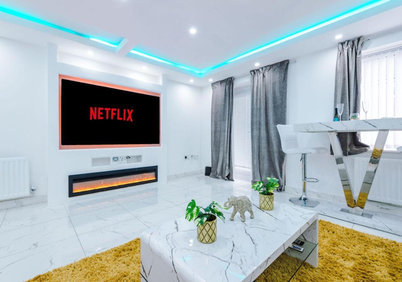 Luxury 3 Bedroom House Close To Manchester Center Екстериор снимка