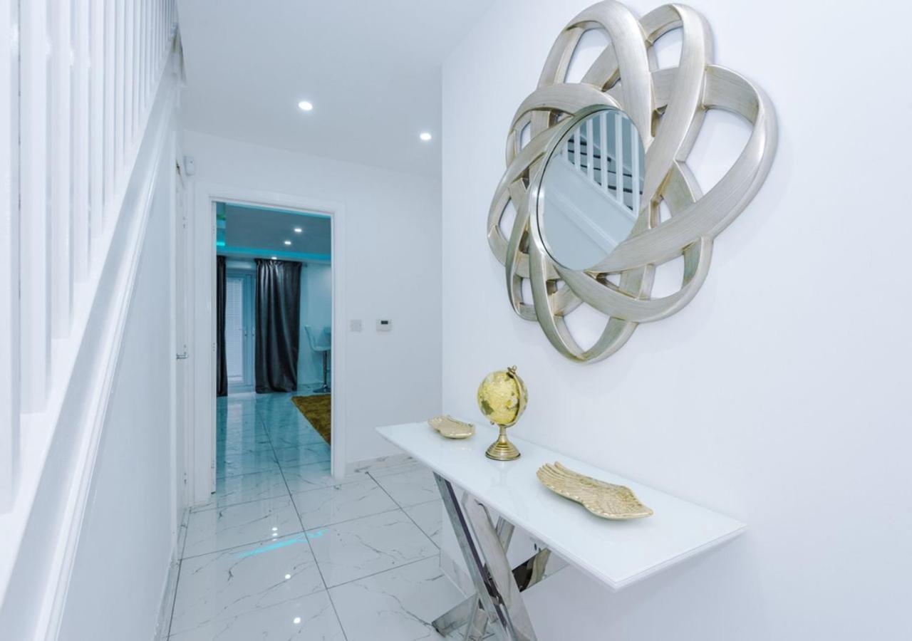 Luxury 3 Bedroom House Close To Manchester Center Екстериор снимка